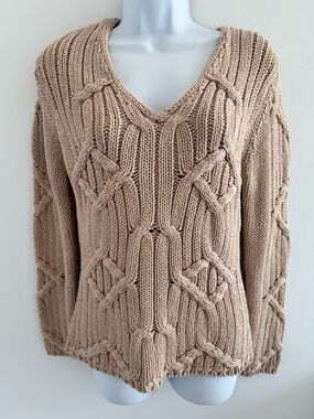 Definitiv Chunky Cable V-Neck Sweater in Beige Fall Women’s Cozy Sweater